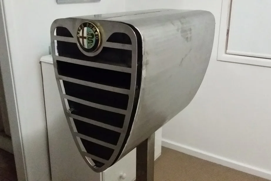 Alfa Romeo Theme Mailbox