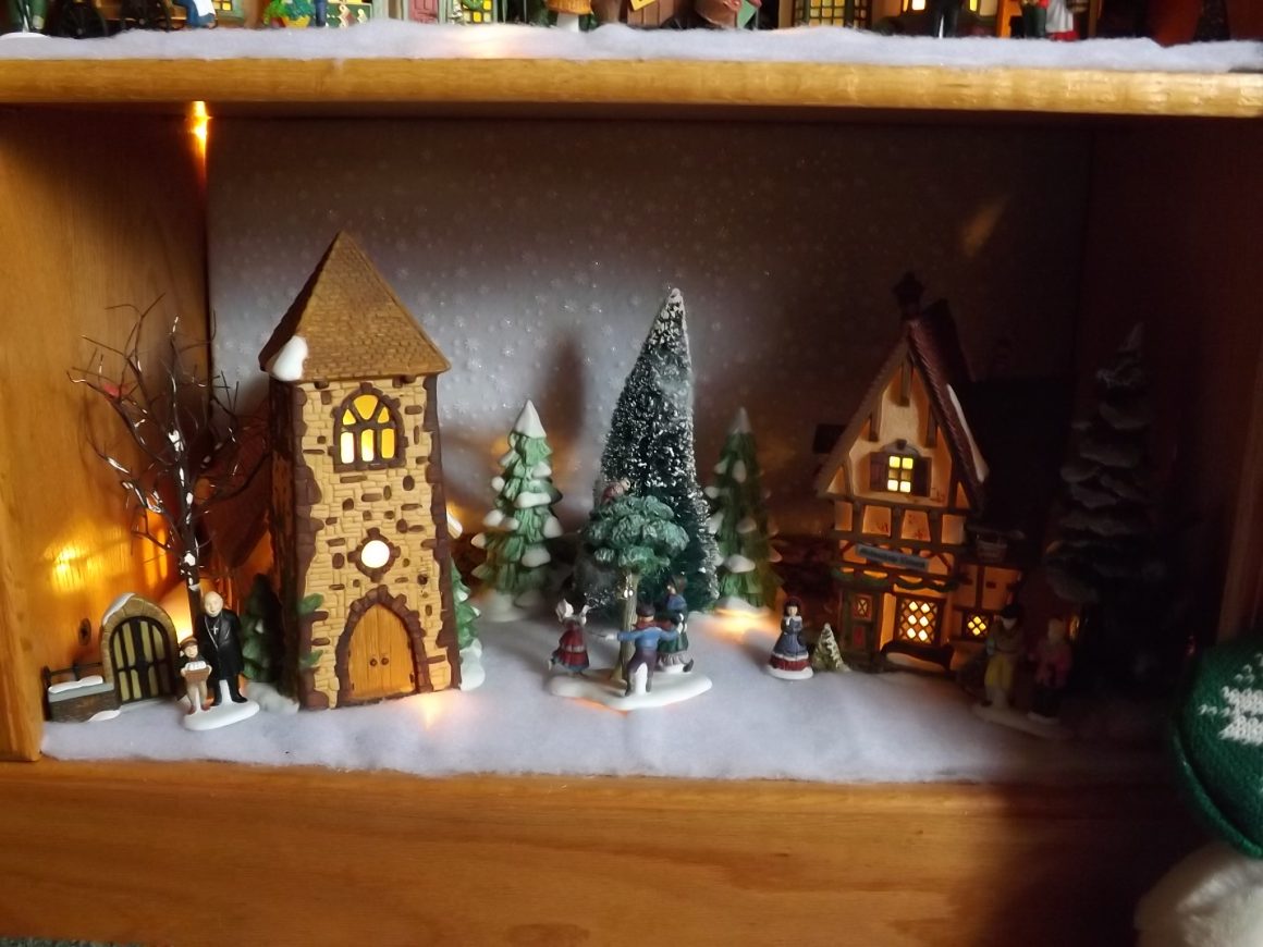 29 Creative DIY Christmas Village Display Ideas - Northern Feeling