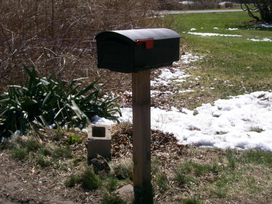 Swivel:Rotating Mailbox