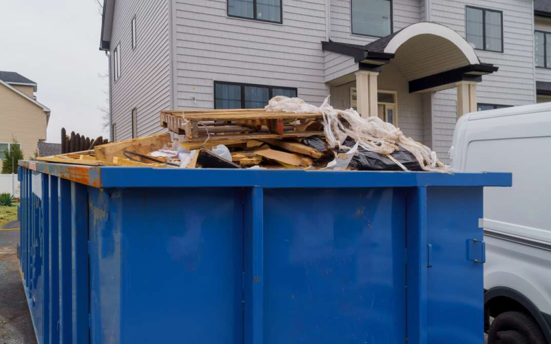 The Benefits of Renting a Garbage Dumpster for Home Renovations in Toronto