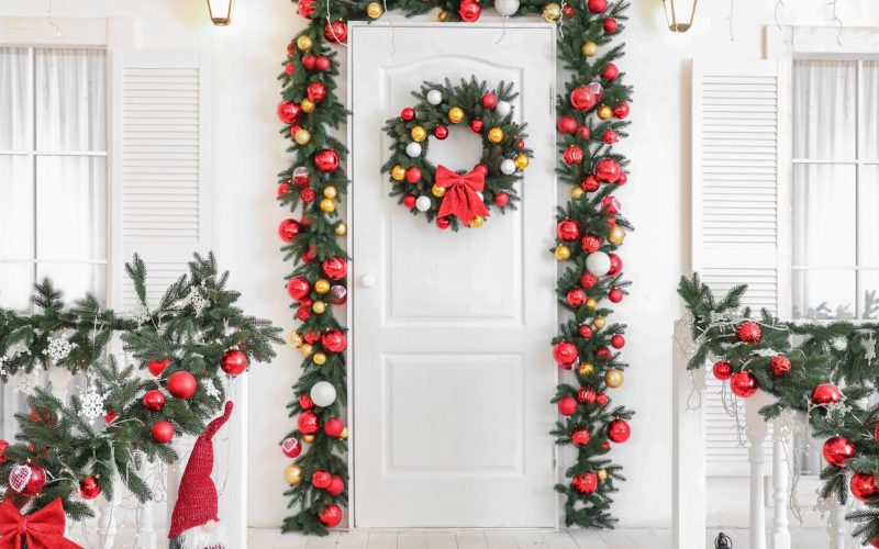 Easy and Festive DIY Christmas Porch Decorations