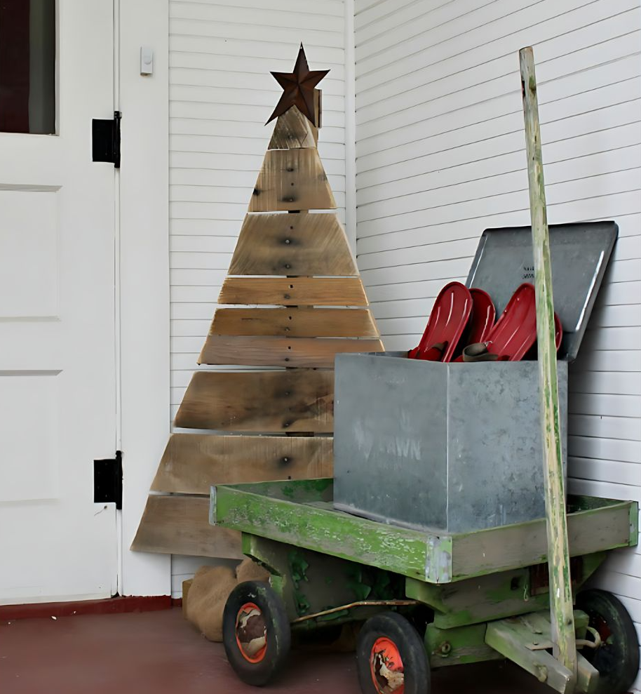 Wooden Pallet Christmas Tree