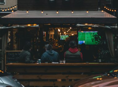 How to Decorate a Living Room to Enhance Your Premier League Viewing Experience