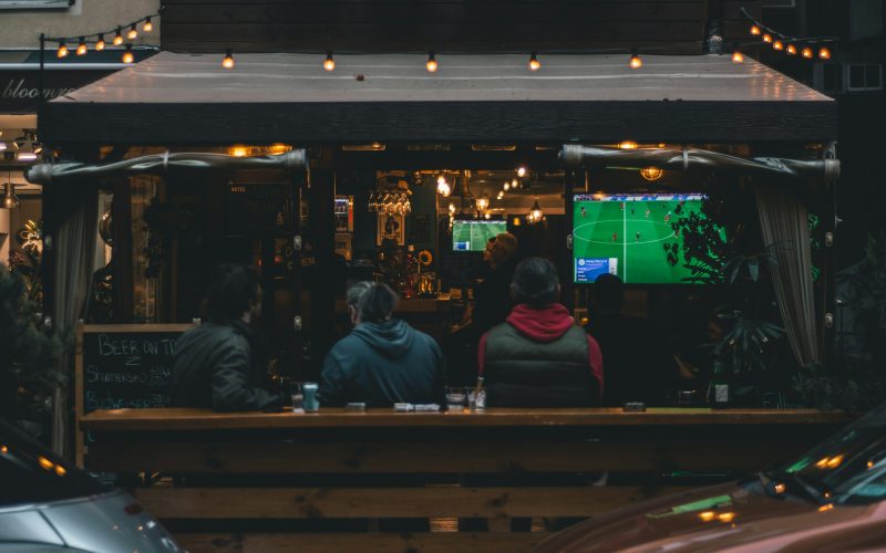 How to Decorate a Living Room to Enhance Your Premier League Viewing Experience