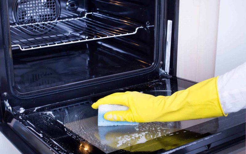 How to Tackle a Dirty Oven in Less Than 10 Minutes