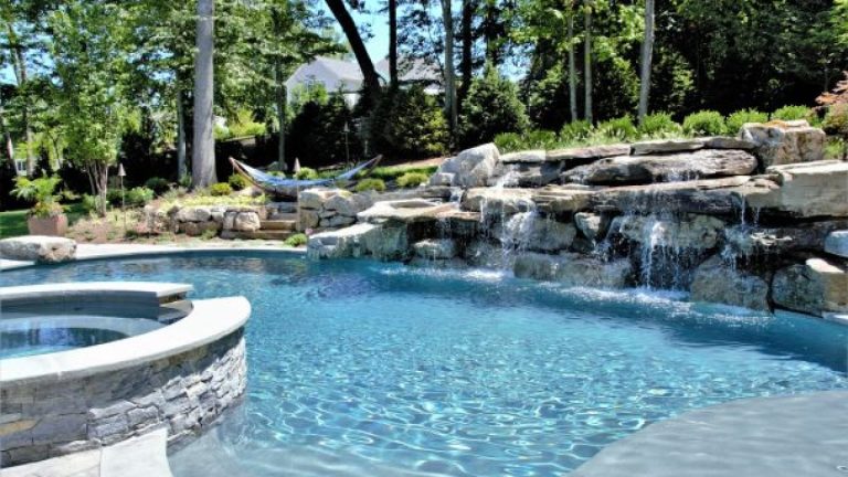 The Pool Water Features You Need This Summer