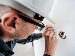 7 Very Good Reasons Why You Should Only Use Professional Electricians