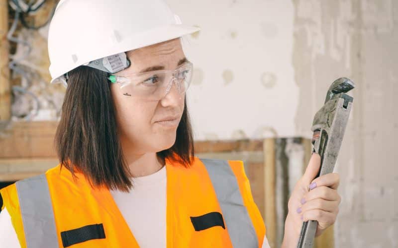 DIY or Call a Pro? A Homeowner's Decision Guide for Plumbing and Electrical Repairs